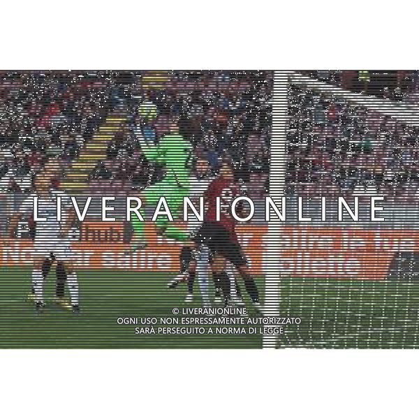08.12.2022 REGGIO CALABRIA STADIO ORESTE GRANILLO. CAMPIONATO SERIE B. REGGINA VS FROSINONE. IN FOTO TURATI PORTIERE FROSINONE SALVA IN USCITA SU LIOTTI REGGINA ©GARREFFA PASQUALE / AGENZIA ALDO LIVERANI SAS