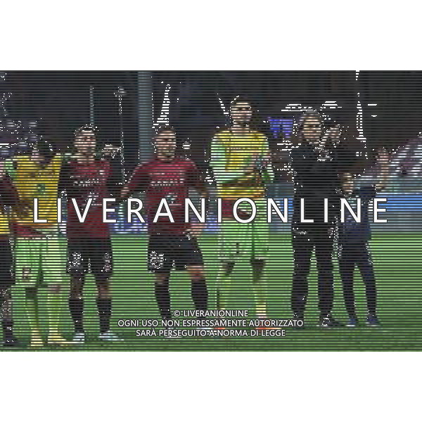08.12.2022 REGGIO CALABRIA STADIO ORESTE GRANILLO. CAMPIONATO SERIE B. REGGINA VS FROSINONE. IN FOTO IL SALUTO A FINE GARA DI PIPPO INZAGHI E DELLA SQUADRA AI TIFOSI REGGINA ©GARREFFA PASQUALE / AGENZIA ALDO LIVERANI SAS