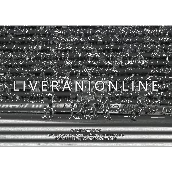 16-01-1983 MILANO-CAMPIONATO DI CALCIO SERIE A INTER -VERONA 1-1 NELLA FOTO ABBRACCI GIOCATORI VERONA DOPO IL GOAL DI MARIO GUIDETTI AG ALDO LIVERANI SAS