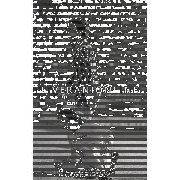 16-01-1983 MILANO-CAMPIONATO DI CALCIO SERIE A INTER -VERONA 1-1 NELLA FOTO JOSE DIRCEU E HANSI MULLER AG ALDO LIVERANI SAS