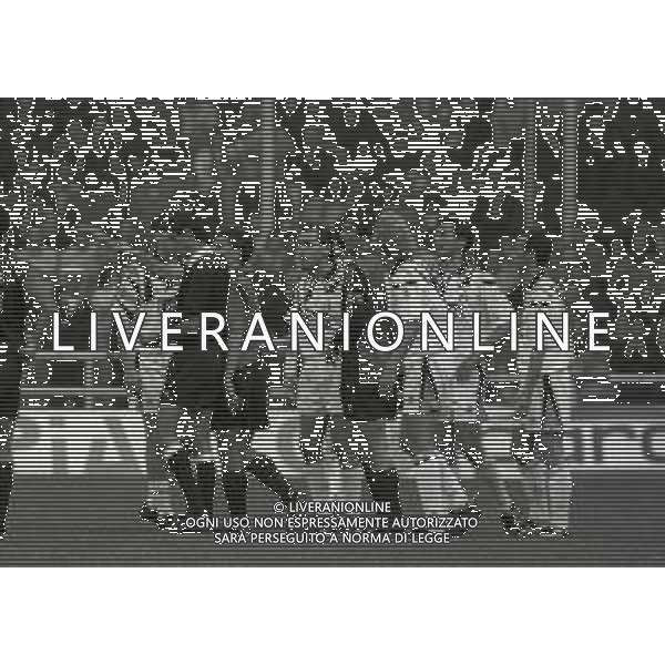03-05-1992 GENOVA-CAMPIONATO DI CALCIO SERIE A GENOA -INTER 1-2 NELLA FOTO L\'ARBITRO PIERO CECCARINI ESPELLE SERGIO BATTISTINI AG ALDO LIVERANI SAS