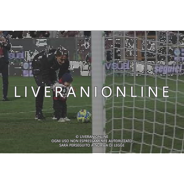 17.12.2022 REGGIO CALABRIA STADIO ORESTE GRANILLO. CAMPIONATO SERIE B. REGGINA VS BARI. IN FOTO PIPPO INZAGHI ALLENATORE REGGINA A FINE GARA COL FIGLIO SOTTO LA CURVA ©GARREFFA PASQUALE / AGENZIA ALDO LIVERANI SAS