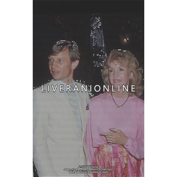 RETROSPETTIVA MICHAEL YORK ATTORE NELLA FOTO MICHAEL YORK CON LA MOGLIE PATRICIA McCALLUM A TAORMINA NELL\'ANNO 1975 AG ALDO LIVERANI SAS