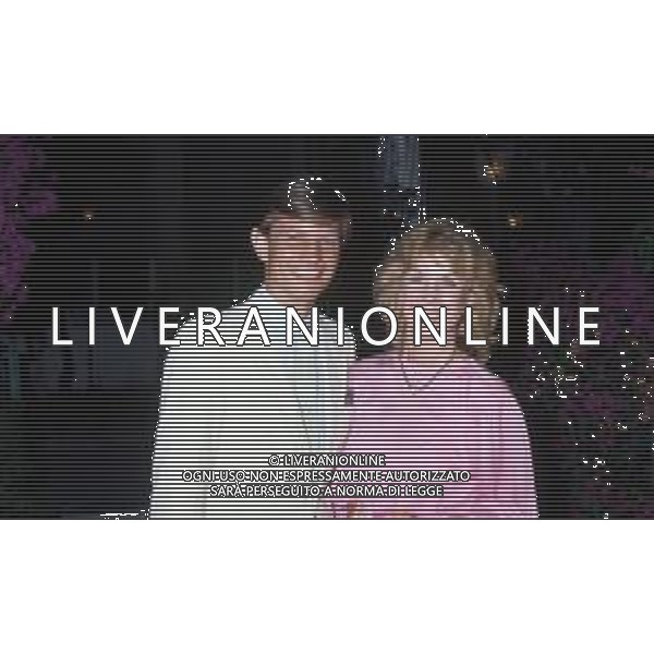 RETROSPETTIVA MICHAEL YORK ATTORE NELLA FOTO MICHAEL YORK CON LA MOGLIE PATRICIA McCALLUM A TAORMINA NELL\'ANNO 1975 AG ALDO LIVERANI SAS