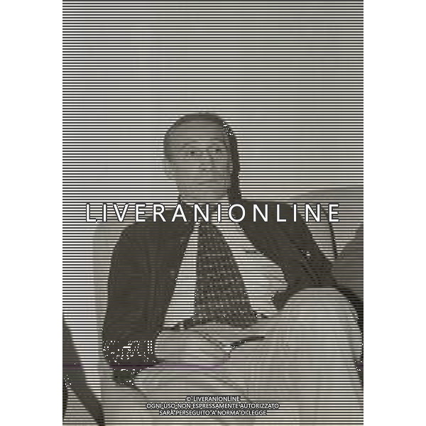 RETROSPETTIVA ENZO BEARZOT ALLENATORE NAZIONALE ITALIANA CALCIO NELLA FOTO ENZO BEARZOT ALLENATORE NAZIONALE ITALIANA DI CALCIO NELL\'ANNO 1980 NEL RITIRO DI POLLONE AG ALDO LIVERANI SAS 