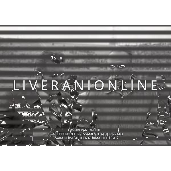 RETROSPETTIVA ENZO BEARZOT ALLENATORE NAZIONALE ITALIANA CALCIO NELLA FOTO ENZO BEARZOT NELLA PARTITA ITALIA-ROMANIA A NAPOLI NELL\'ANNO 198O CON L\'ALLENATORE DELLA NAZIONALE ROMANIA Constantin Cernăianu AG ALDO LIVERANI SAS  