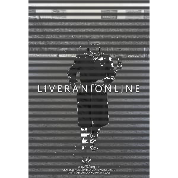 RETROSPETTIVA ENZO BEARZOT ALLENATORE NAZIONALE ITALIANA CALCIO NELLA FOTO ENZO BEARZOT NELL\'ANNO 198O A TORINO NELLA PARTITA ITALIA-JUGOSLAVIA AG ALDO LIVERANI SAS 