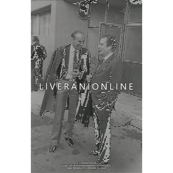 RETROSPETTIVA ENZO BEARZOT ALLENATORE NAZIONALE ITALIANA CALCIO NELLA FOTO ENZO BEARZOT 17-10-1981 A BELGRADO PER L\'INCONTRO DI CALCIO JUGOSLAVIA-ITALIA 1-1 CON IL PRESIDENTE FEDERALE FEDERICO SORDILLO AG ALDO LIVERANI SAS  