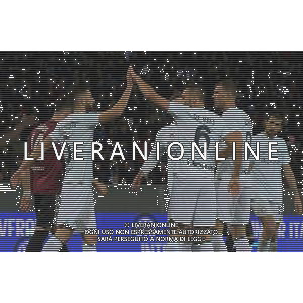 REGGIO CALABRIA, ITALY - DECEMBER 22: Esultanza dopo gol Edin Dzeko e Stefan De Vrij in action during the friendly match between Reggina and Inter at Stadio Oreste Granillo, On December 22, 2022 in Naples, Italy. ©Andrea Rosito / AGENZIA ALDO LIVERANI SAS