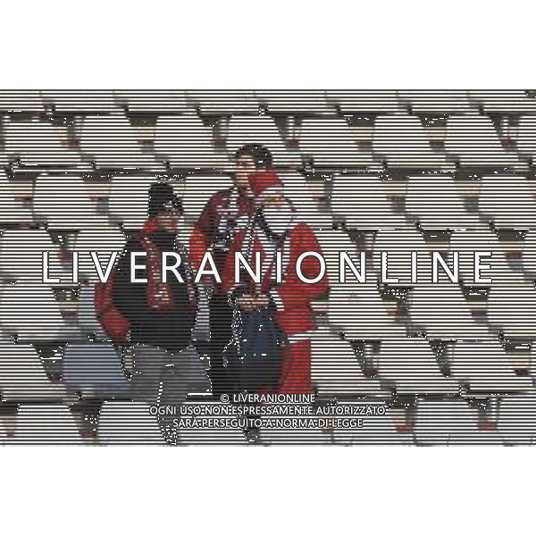 Torino 23.12.2022 Stadio Grande Torino ©Manuela Viganti/Agenzia Aldo Liverani Torino vs Cremonese Partita Amichevole 2022/2023 Nella foto: tifosi torino vestiti da babbo natale ©Viganti / AGENZIA ALDO LIVERANI SAS