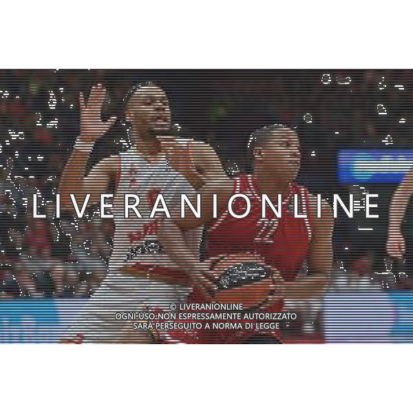 TVRG Elie Okobo (Monaco) e Devon Hall (Olimpia Milano) EA7 Emporio Armani Milano vs Monaco Assago (MI) 23-12-2022 Mediolanum Forum Turkish Airlines Euroleague 15a giornata regular season foto Roberto Garavaglia/ag. Aldo Liverani sas / AGENZIA ALDO LIVERANI SAS