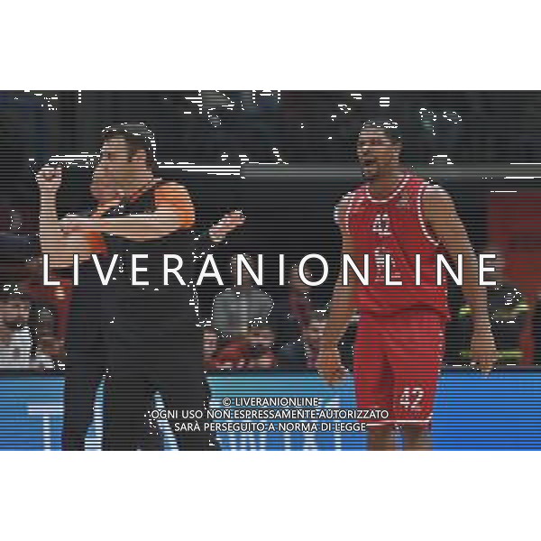 TVRG Kyle Hines (Olimpia Milano) protesta con gli arbitri e viene espulso EA7 Emporio Armani Milano vs Monaco Assago (MI) 23-12-2022 Mediolanum Forum Turkish Airlines Euroleague 15a giornata regular season foto Roberto Garavaglia/ag. Aldo Liverani sas / AGENZIA ALDO LIVERANI SAS
