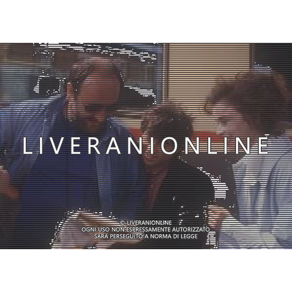 RETROSPETTIVA GIUSEPPE BERTOLUCCI REGISTA NELLA FOTO GIUSEPPE BERTOLUCCI SUL SET DEL FILM “I CAMMELLI“ NELL\'ANNO 1988 CON PAOLO ROSSI E GIULIA BOSCHI AG ALDO LIVERANI SAS 