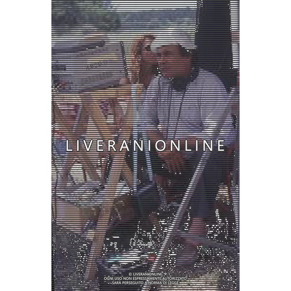 RETROSPETTIVA GIUSEPPE BERTOLUCCI REGISTA NELLA FOTO GIUSEPPE BERTOLUCCI SUL SET DEL FILM “I CAMMELLI“ NELL\'ANNO 1988 AG ALDO LIVERANI SAS 