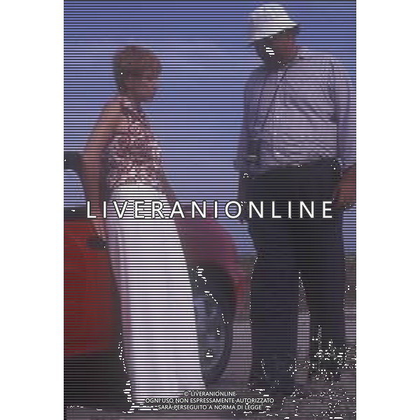 RETROSPETTIVA GIUSEPPE BERTOLUCCI REGISTA NELLA FOTO GIUSEPPE BERTOLUCCI SUL SET DEL FILM “I CAMMELLI“ NELL\'ANNO 1988 AG ALDO LIVERANI SAS 
