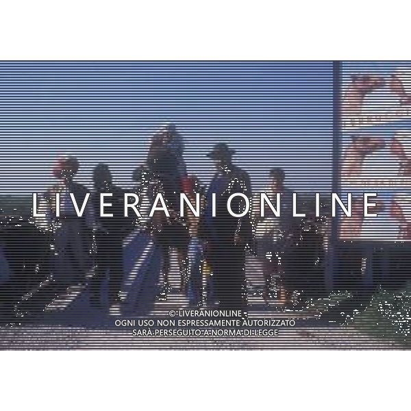 RETROSPETTIVA GIUSEPPE BERTOLUCCI REGISTA NELLA FOTO GIUSEPPE BERTOLUCCI SUL SET DEL FILM “I CAMMELLI“ NELL\'ANNO 1988 AG ALDO LIVERANI SAS 
