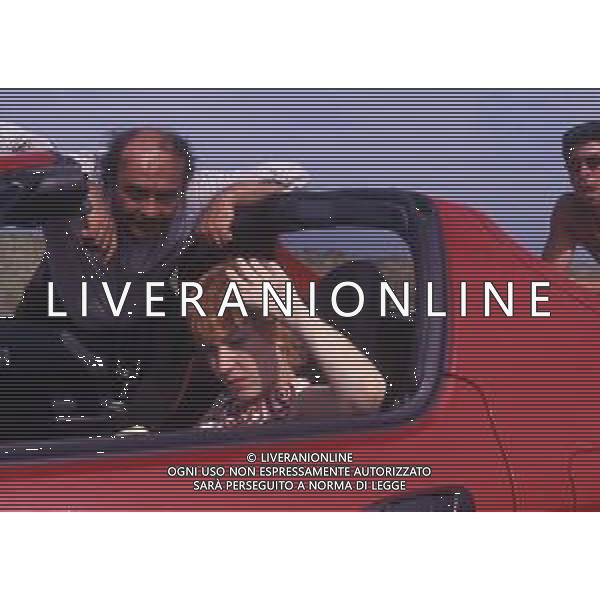 RETROSPETTIVA GIUSEPPE BERTOLUCCI REGISTA NELLA FOTO GIUSEPPE BERTOLUCCI SUL SET DEL FILM “I CAMMELLI“ NELL\'ANNO 1988 AG ALDO LIVERANI SAS 