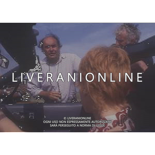 RETROSPETTIVA GIUSEPPE BERTOLUCCI REGISTA NELLA FOTO GIUSEPPE BERTOLUCCI SUL SET DEL FILM “I CAMMELLI“ NELL\'ANNO 1988 AG ALDO LIVERANI SAS 