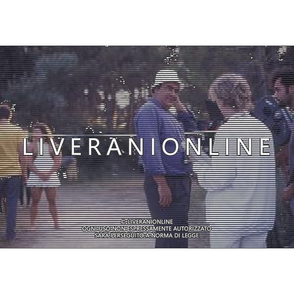 RETROSPETTIVA GIUSEPPE BERTOLUCCI REGISTA NELLA FOTO GIUSEPPE BERTOLUCCI SUL SET DEL FILM “I CAMMELLI“ NELL\'ANNO 1988 AG ALDO LIVERANI SAS 