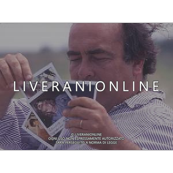 RETROSPETTIVA GIUSEPPE BERTOLUCCI REGISTA NELLA FOTO GIUSEPPE BERTOLUCCI SUL SET DEL FILM “I CAMMELLI“ NELL\'ANNO 1988 AG ALDO LIVERANI SAS 