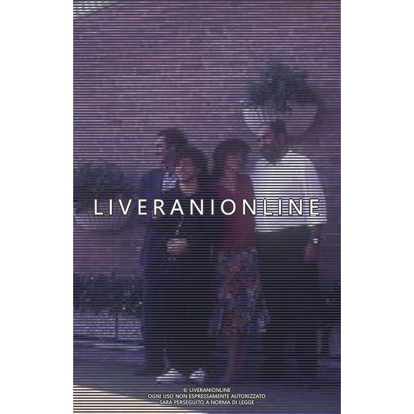 RETROSPETTIVA GIUSEPPE BERTOLUCCI REGISTA NELLA FOTO GIUSEPPE BERTOLUCCI CON GIULIA BOSCHI-PAOLO ROSSI E DIEGO ABATANTUONO A VENEZIA CAST DEL FILM “I CAMMELLI“ NELL\'ANNO 1988 AG ALDO LIVERANI SAS