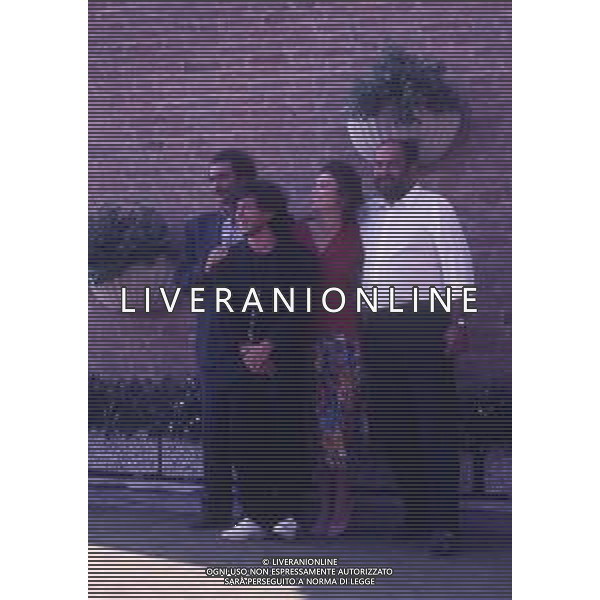 RETROSPETTIVA GIUSEPPE BERTOLUCCI REGISTA NELLA FOTO GIUSEPPE BERTOLUCCI CON GIULIA BOSCHI-PAOLO ROSSI E DIEGO ABATANTUONO A VENEZIA CAST DEL FILM “I CAMMELLI“ NELL\'ANNO 1988 AG ALDO LIVERANI SAS