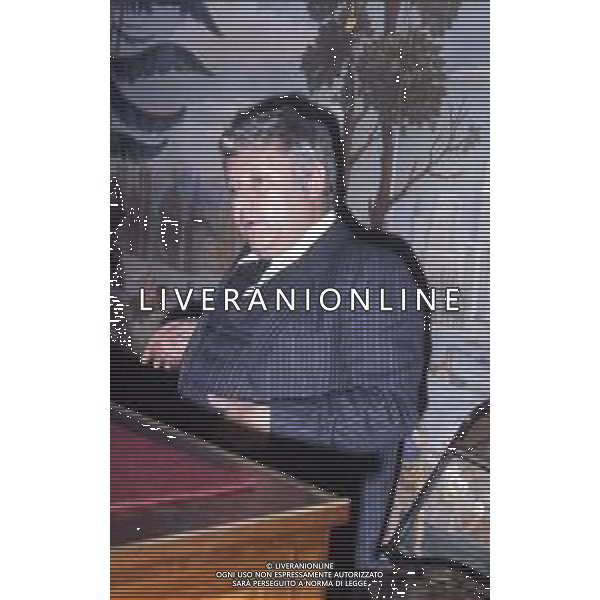 RETROSPETTIVA PAOLO VILLAGGIO ATTORE NELLA FOTO PAOLO VILLAGGIO A MILANO IN TERRAZZA MARTINI NELL\'ANNO 1980 A MILANO AG ALDO LIVERANI SAS 