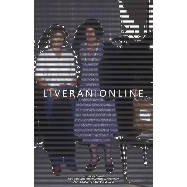RETROSPETTIVA PAOLO VILLAGGIO ATTORE NELLA FOTO PAOLO VILLAGGIO A ROMA NEGLI STUDI RAI NELL\'ANNO 1980 CON LA MOGLIE MAURA ALBITES AG ALDO LIVERANI SAS 