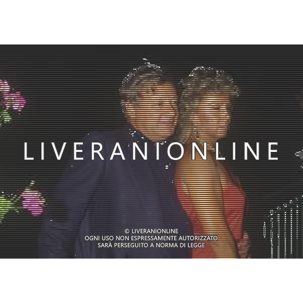 RETROSPETTIVA PAOLO VILLAGGIO ATTORE NELLA FOTO PAOLO VILLAGGIO NELL\'ANNO 1985 CON LA MOGLIE MAURA ALBITES AG ALDO LIVERANI SAS 