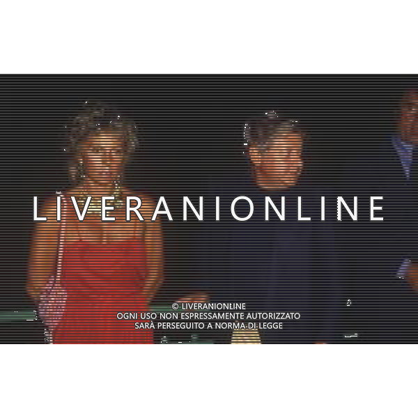 RETROSPETTIVA PAOLO VILLAGGIO ATTORE NELLA FOTO PAOLO VILLAGGIO NELL\'ANNO 1985 CON LA MOGLIE MAURA ALBITES AG ALDO LIVERANI SAS 