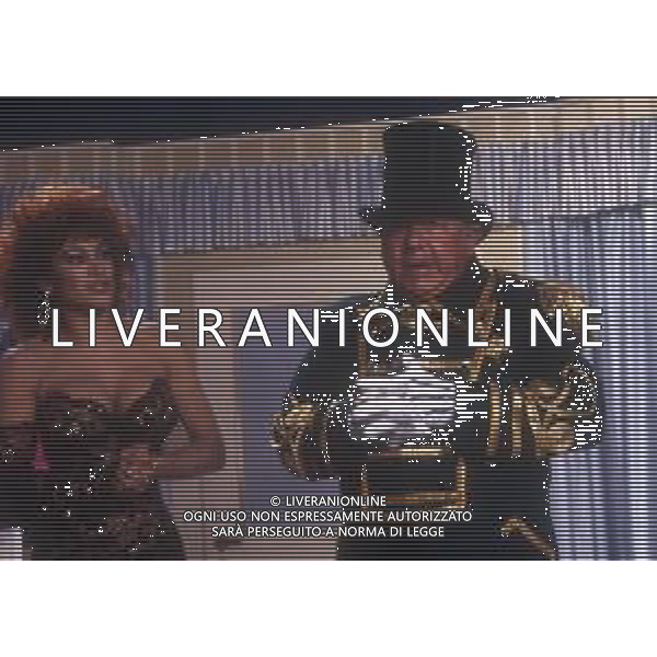 RETROSPETTIVA PAOLO VILLAGGIO ATTORE NELLA FOTO PAOLO VILLAGGIO NELL\'ANNO 1986 NELLA TRASMISSIONE TELEVISIVA “GRAND HOTEL“ CON CARMEN RUSSO AG ALDO LIVERANI SAS  