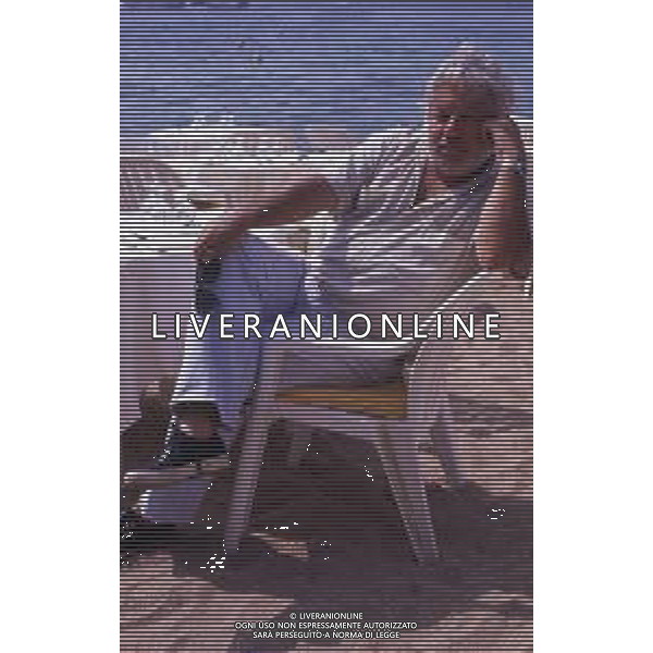 RETROSPETTIVA PAOLO VILLAGGIO ATTORE NELLA FOTO PAOLO VILLAGGIO NELL\'ANNO 1990 A CANNES AG ALDO LIVERANI SAS
