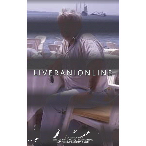 RETROSPETTIVA PAOLO VILLAGGIO ATTORE NELLA FOTO PAOLO VILLAGGIO NELL\'ANNO 1990 A CANNES AG ALDO LIVERANI SAS