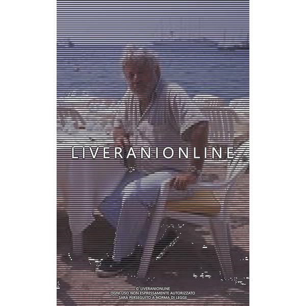 RETROSPETTIVA PAOLO VILLAGGIO ATTORE NELLA FOTO PAOLO VILLAGGIO NELL\'ANNO 1990 A CANNES AG ALDO LIVERANI SAS