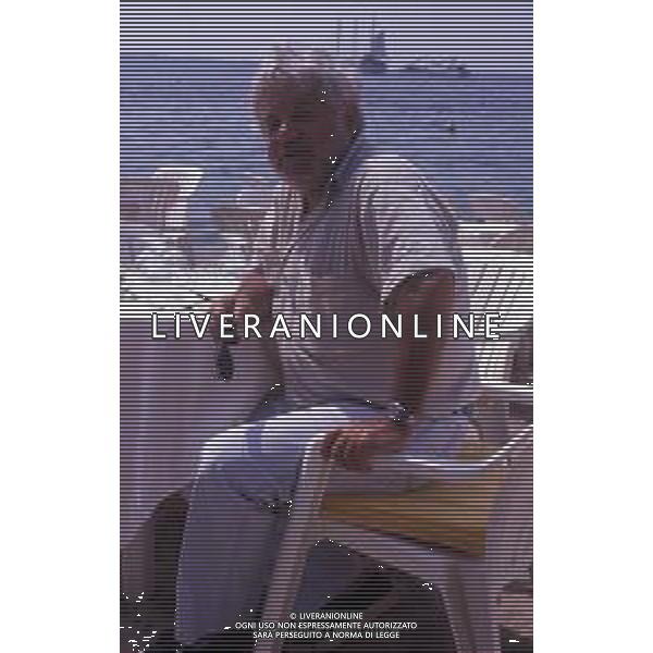 RETROSPETTIVA PAOLO VILLAGGIO ATTORE NELLA FOTO PAOLO VILLAGGIO NELL\'ANNO 1990 A CANNES AG ALDO LIVERANI SAS