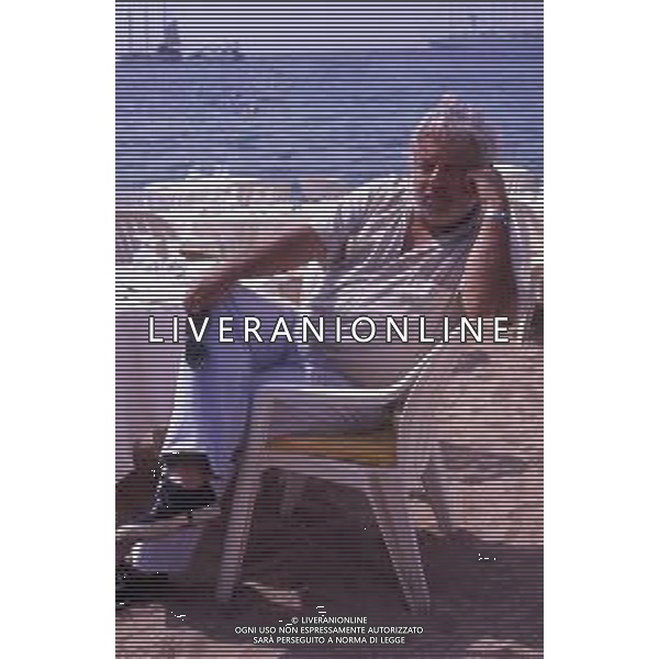 RETROSPETTIVA PAOLO VILLAGGIO ATTORE NELLA FOTO PAOLO VILLAGGIO NELL\'ANNO 1990 A CANNES AG ALDO LIVERANI SAS