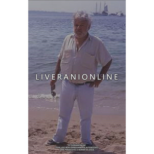 RETROSPETTIVA PAOLO VILLAGGIO ATTORE NELLA FOTO PAOLO VILLAGGIO NELL\'ANNO 1990 A CANNES AG ALDO LIVERANI SAS
