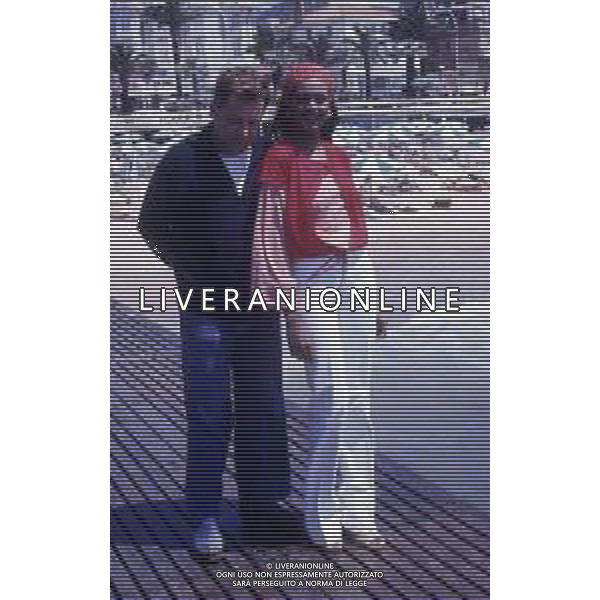 DIAP-RETROSPETTIVA PAOLO VILLAGGIO ATTORE NELLA FOTO PAOLO VILLAGGIO CON ZEUDI ARAYA A CANNES NELL\'ANNO 1976 AG ALDO LIVERANI SAS