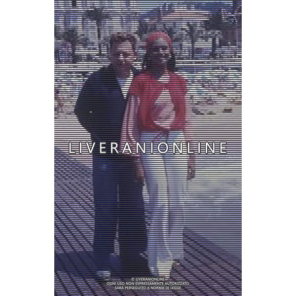 DIAP-RETROSPETTIVA PAOLO VILLAGGIO ATTORE NELLA FOTO PAOLO VILLAGGIO CON ZEUDI ARAYA A CANNES NELL\'ANNO 1976 AG ALDO LIVERANI SAS