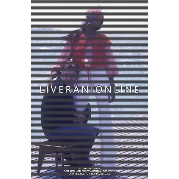 DIAP-RETROSPETTIVA PAOLO VILLAGGIO ATTORE NELLA FOTO PAOLO VILLAGGIO CON ZEUDI ARAYA A CANNES NELL\'ANNO 1976 AG ALDO LIVERANI SAS