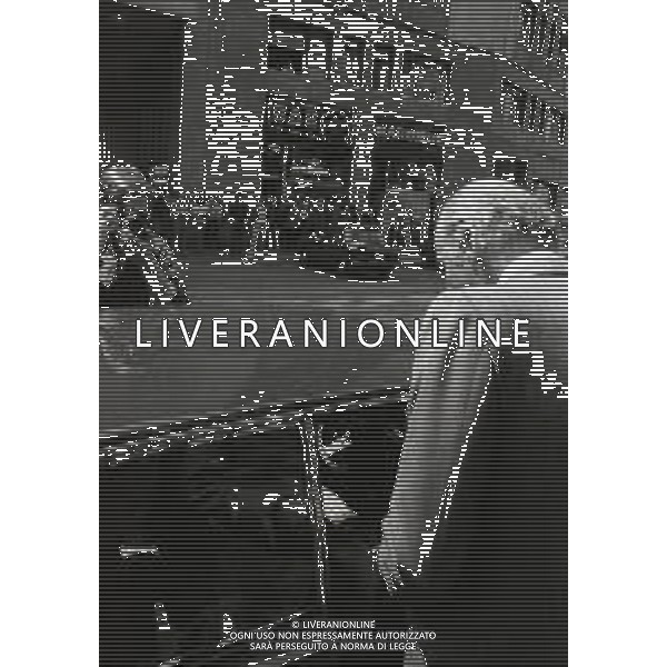 RETROSPETTIVA LEOPOLDO PIRELLI INDUSTRIALE NELLA FOTO LEOPOLDO PIRELLI ALL\'USCITA IN VIA PANTANO DA ASSOLOMBARDA NELL\'ANNO 1976 AG ALDO LIVERANI SAS 