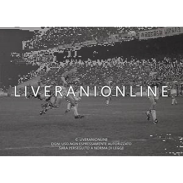 01-04-1992 GENOVA-ANDATA SEMIFINALE DI COPPA UEFA GENOA-AJAX 2-3 NELLA FOTO COLPO DI TESTA THOMAS SKUHRAVY AG ALDO LIVERANI SAS