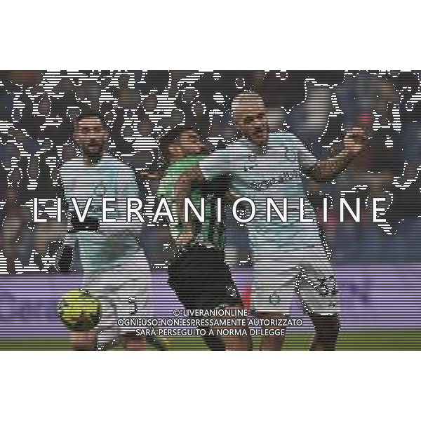 Gregoire Defrel (Sassuolo) chiusdo tra Roberto Gagliardini (Inter) e Federico Dimarco (Inter) Sassuolo vs Inter Reggio Emilia 29-12-2022 Mapei Stadium - Stadio Citta\' del Tricolore gara amichevole foto Roberto Garavaglia/ag. Aldo Liverani sas / AGENZIA ALDO LIVERANI SAS