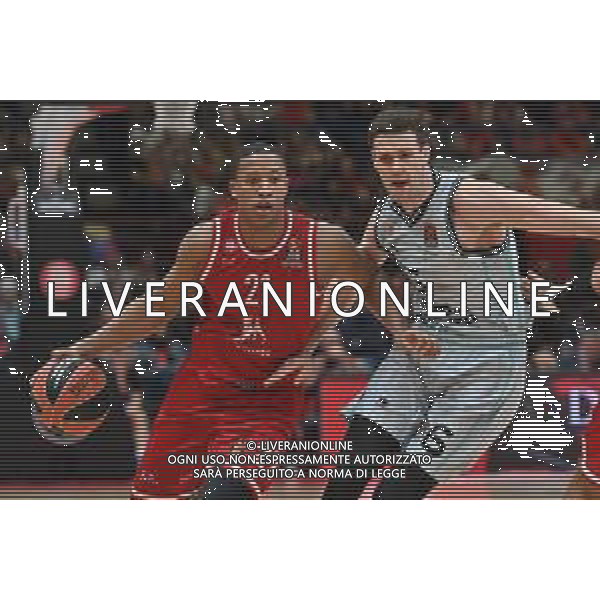 TVRG Devon Hall (Olimpia Milano) e Xabi Lopez-Arostegui (Valencia Basket) EA7 Emporio Armani Milano vs Valencia Basket Assago (MI) 29-12-2022 Mediolanum Forum Turkish Airlines Euroleague 16a giornata regular season foto Roberto Garavaglia/ag. Aldo Liverani sas