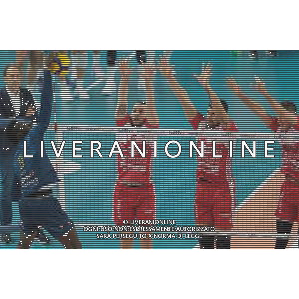 Muro Gas Sales Bluenergy Volley Piacenza di Antoine Brizard e Roamy Raul Alonso Arce durante la partita tra WithU Verona e Gas Sales BlueEnergy Piacenza Volley valida per gli ottavi di finale della DelMonte Coppa Italia di Volley 2023, Verona Italia, 29 Dicembre 2022 presso il pala AGSM-AIM di Verona. ©Roberto Tommasini /Agenzia Aldo Liverani Sas