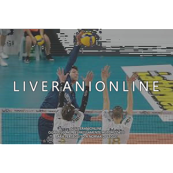 Schiacciata di Maksim Sapozhkov - durante la partita tra WithU Verona e Emma Villas Aubay Siena valida per la decima giornata del campionato italiano di volley maschile serie A Superlega, Verona Italia, 4 Dicembre 2022 presso il pala AGSM-AIM di Verona. ©Roberto Tommasini /Agenzia Aldo Liverani Sas