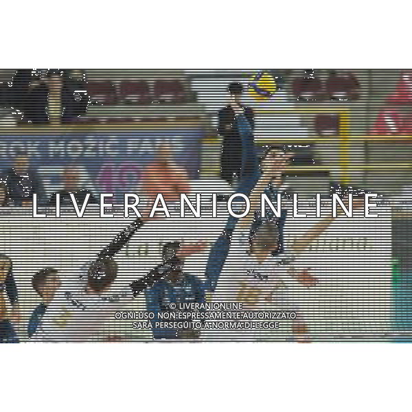 Attacco di Aleks Grozdanov - WithU Verona durante la partita tra WithU Verona e Emma Villas Aubay Siena valida per la decima giornata del campionato italiano di volley maschile serie A Superlega, Verona Italia, 4 Dicembre 2022 presso il pala AGSM-AIM di Verona. ©Roberto Tommasini /Agenzia Aldo Liverani Sas