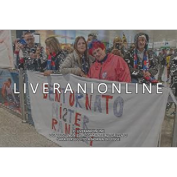 3-1-2023. Arrivo all\'aeroporto Mameli di Cagliari/Elmas, del nuovo allenatore del Cagliari Calcio Claudio Ranieri. Foto Salvatore Moi/agenzia Aldo Liverani sas. Nella foto: Striscione realizzato dai tifosi del Cagliari, per salutare arrivo nuovo allenatore Cagliari, Claudio Ranieri