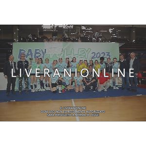 IMOLA 04 01 2023 DIFFUSIONE SPORT TORNEO BABYVOLLEY 2023 NELLA FOTO CATEGORIA UNDER 16 SQUADRA FEMMINILE IMOLA VINCITRICE DEL TORNEO UNDER 16 FEMMINILE CON ILO SINDACO MARCO PANIERI PRESIDENTE DIFFUSIONE SPORT PASQUALE DE SIMONE FOTO GIANNI SANNA-AG ALDO LIVERANI SAS