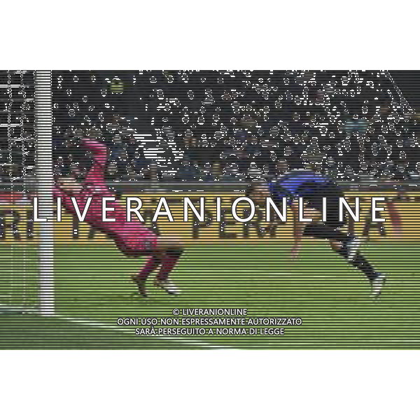 Edin Dzeko (Inter) segna il gol dell\'1 a 0 Inter vs Napoli Milano 04-01-2023 Stadio Giuseppe Meazza - San Siro Campionato Serie A TIM - 16a giornata foto Roberto Garavaglia/ag. Aldo Liverani sas / AGENZIA ALDO LIVERANI SAS